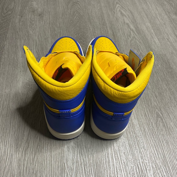 Air Jordan 1 Retro Hi OG Reverse Laney Women’s Shoe Size 9.5 Blue NWT - Picture 4 of 8